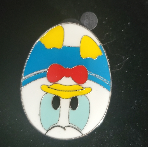 2 Disney Pins Donald Duck Upside Down Egg & Feet - Picture 2 of 6